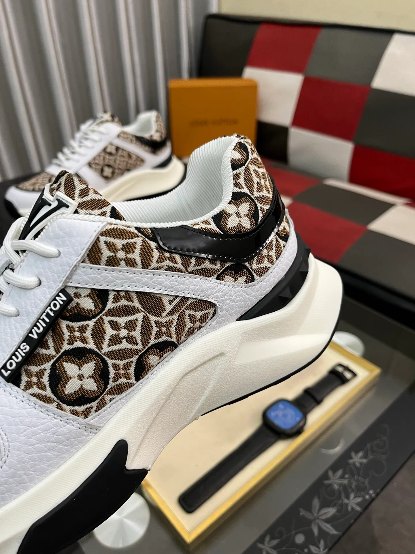 Men's shoes 💰458⌚️⌚️【LOUlS VUlTTON】Louis Vuitton ~ unique and casual style. LV counter purchasing 🏃casual shoes😍😍 are on sale at the men's counter at the same time. Italian imported brands select top-layer Italian cowhide. 🐑Sheepskin lining (refuses to discolor and grind feet) Sole: Original sole specially provided by the original factory 🎬Better in kind Code number: 38-444⃣️Color selection